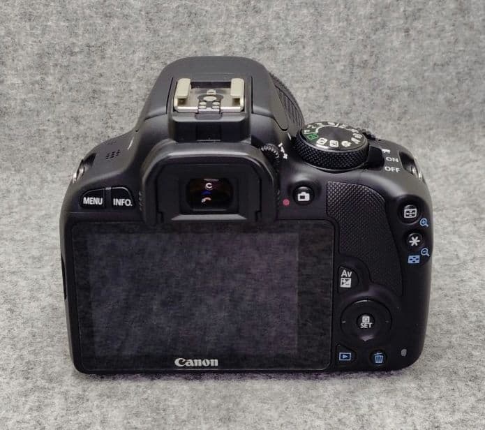 Canon 　EOS Kiss X７　標準ズームレンズキット