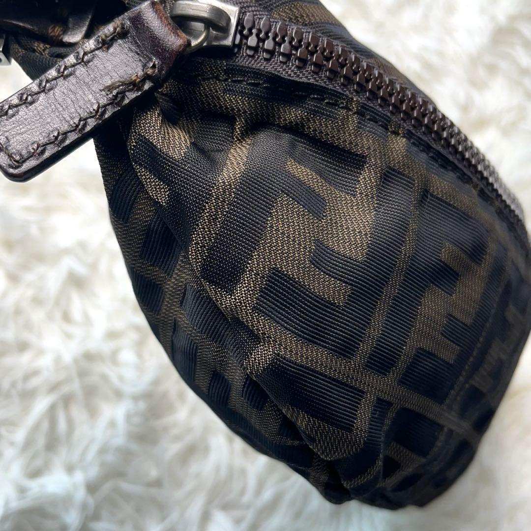 FENDI ショルダーバッグ ナイロン 本革 ズッカ柄 ロゴ型押し ブラウン