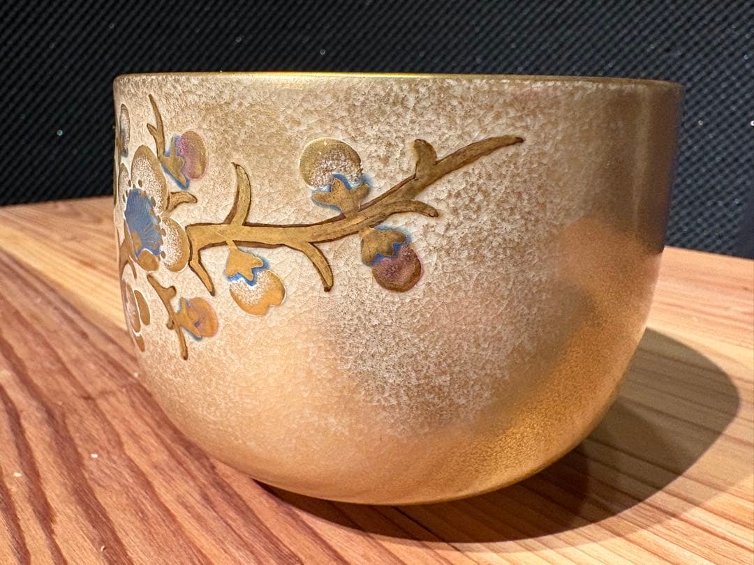 【クリスマス期間限定値下げ】　九谷焼　華山（または華峯）の金彩椿絵抹茶碗　茶道具