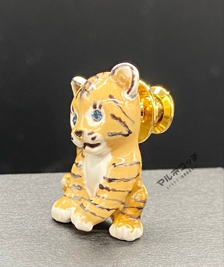 【mashumama】ヴァンドームブティック　子トラのピンブローチ