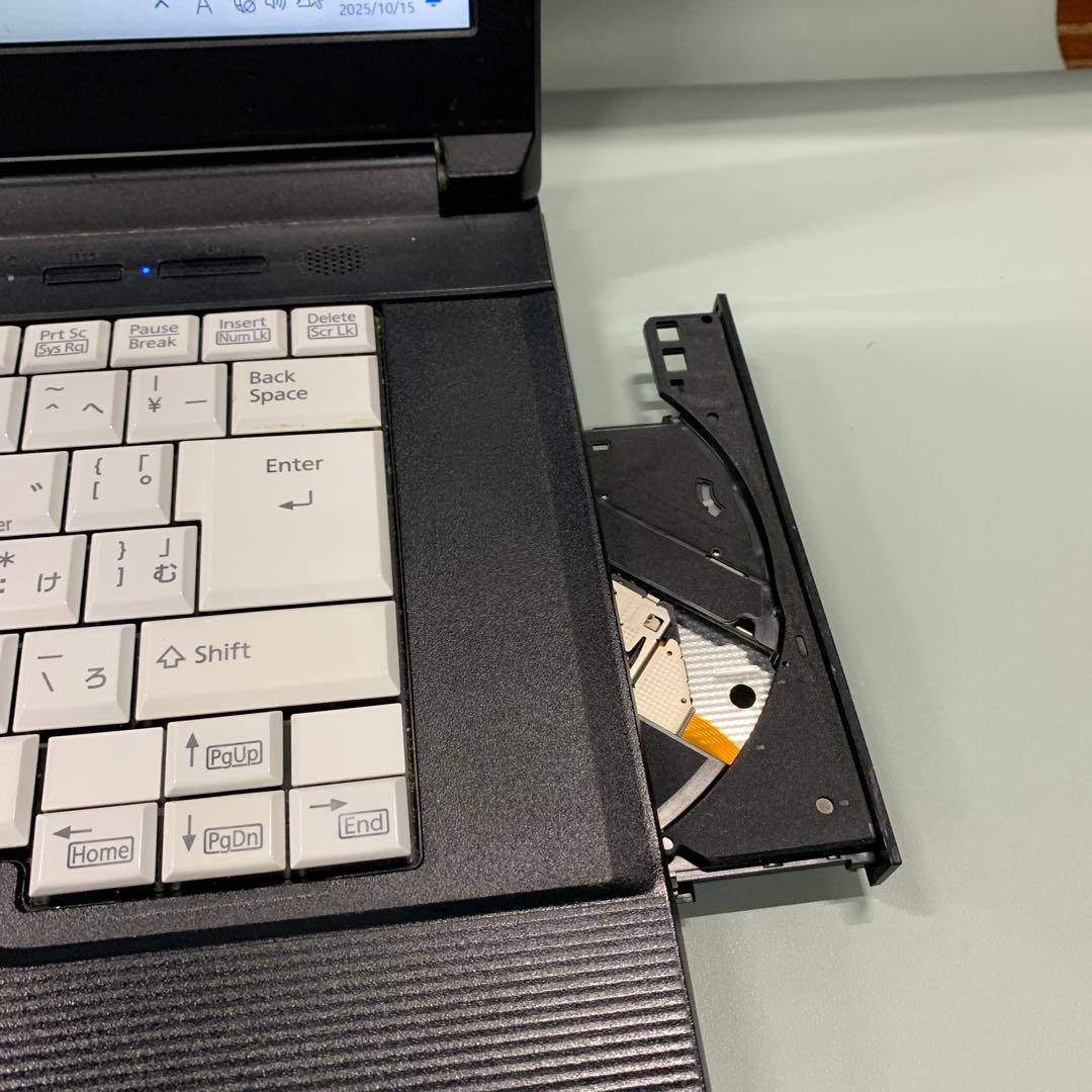 富士通　DVD 爆速SSD Windows11 ノートパソコン美品