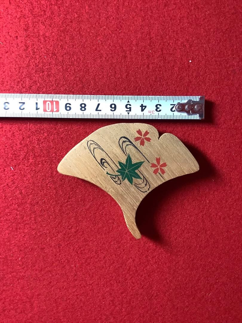 香合　銀杏型　桐製　観世水　紅葉桜柄　【中古美品】