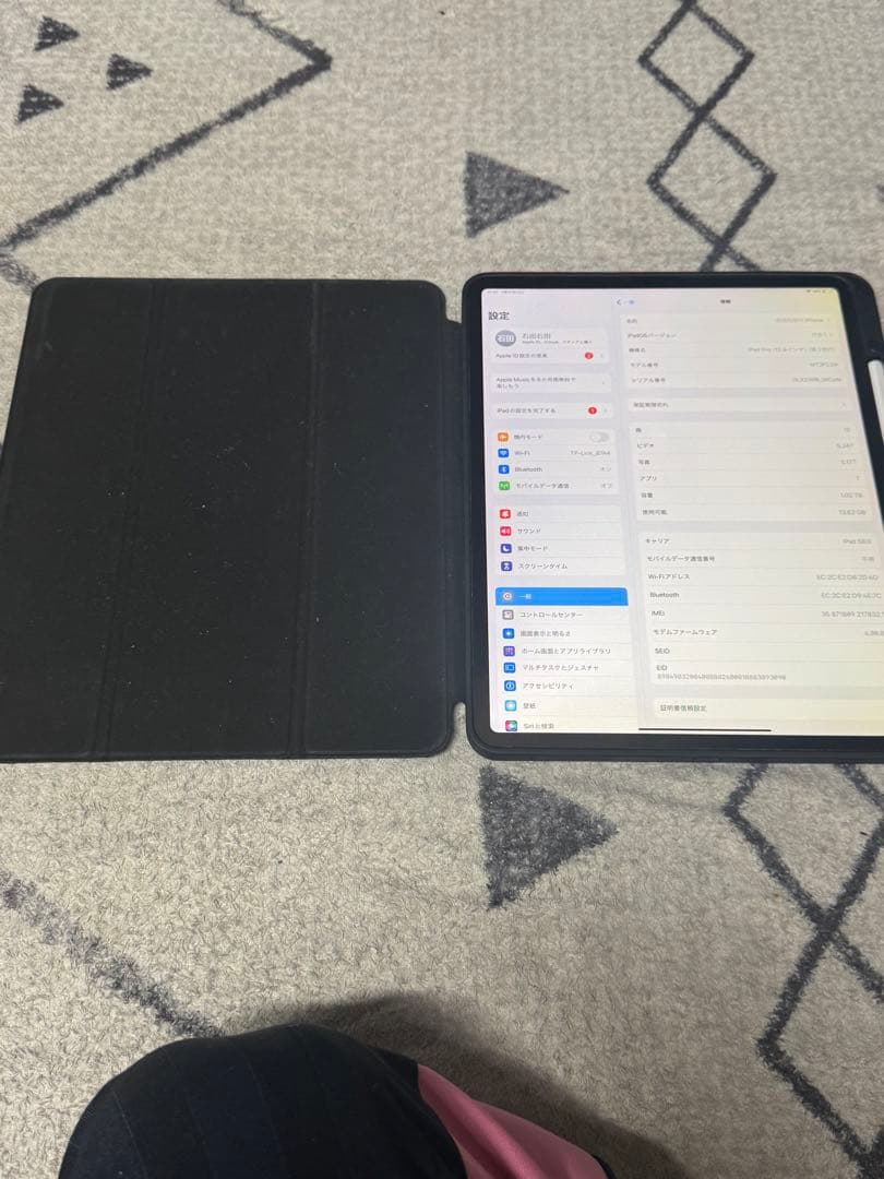 Apple iPad Pro (12.9インチ) 第3世代1tb画面右上に黄ばみ