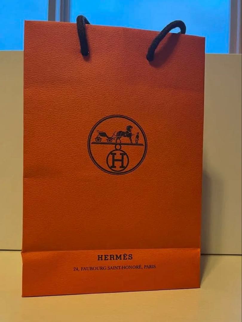 HERMES パフュームド ボディクリーム バルニア 200ml 箱、紙袋付き
