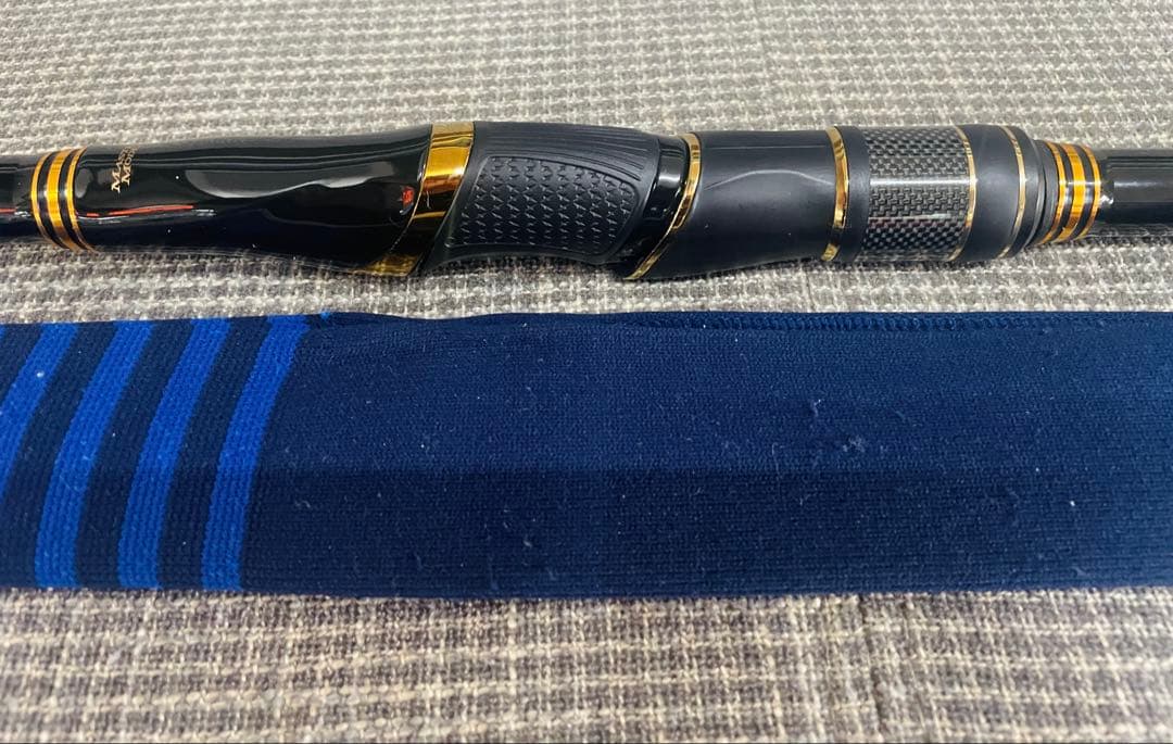 【美品】がまかつ がま磯 マスターモデル2 尾長 MH-50 バランサー付