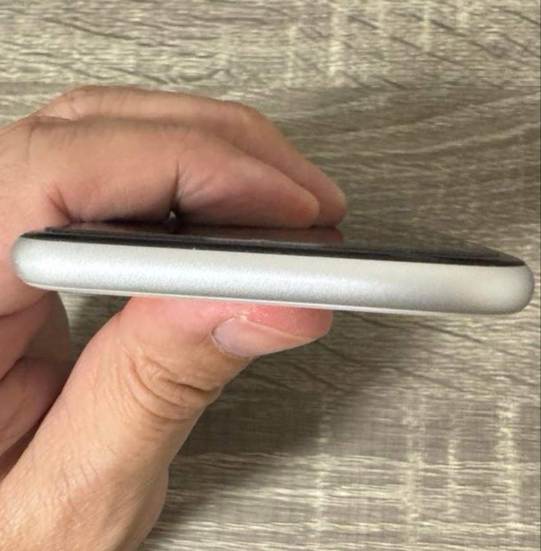 iPhone SE (第2世代) 128GB ホワイト 箱付きSIMフリー