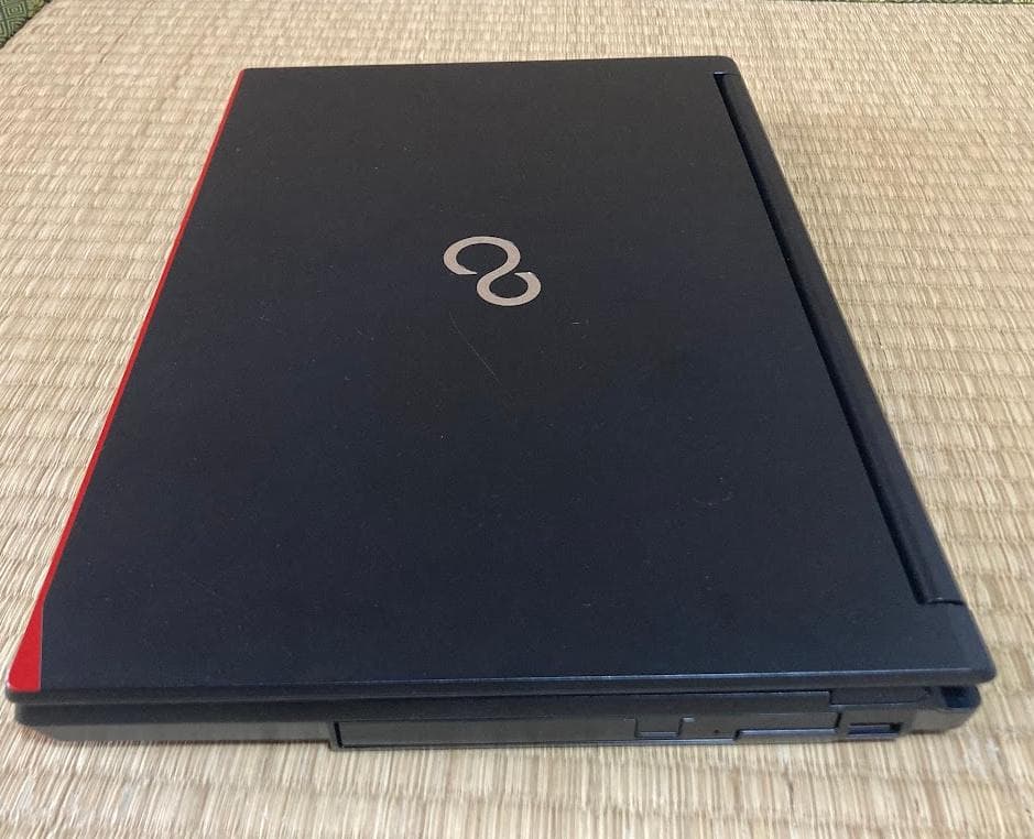 良品 LIFEBOOK (15.6型、8GB、SSD256GB、Win11)
