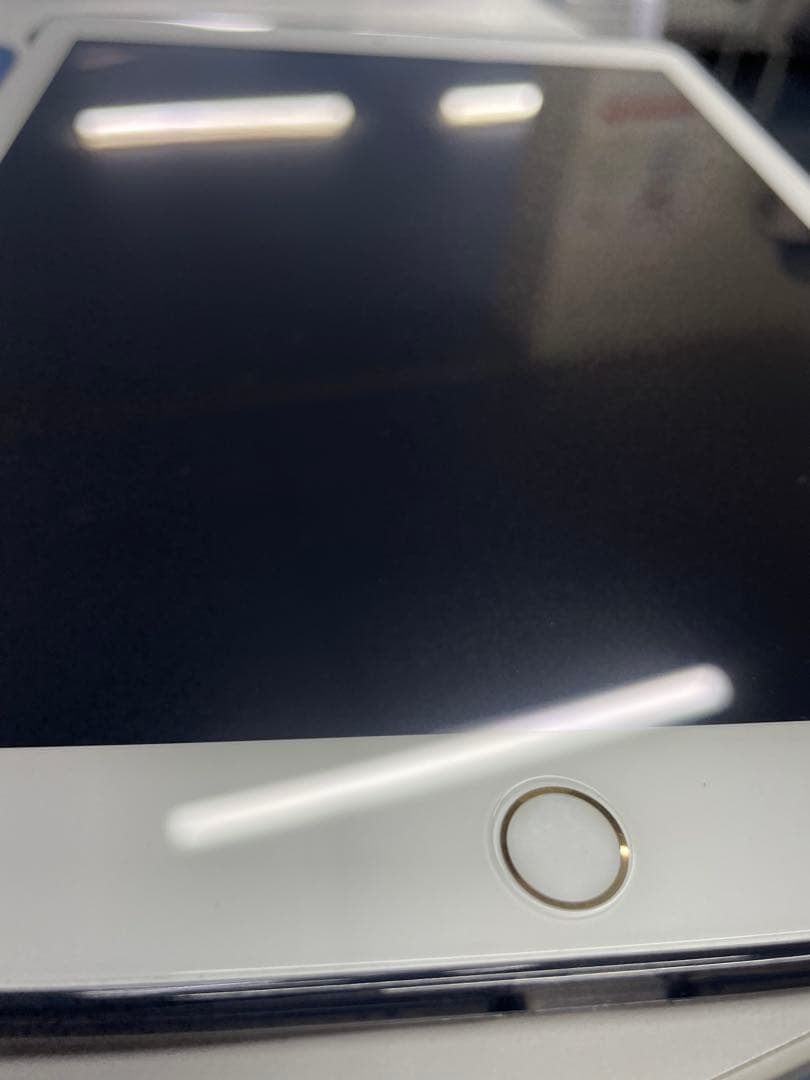 iPad 第5世代　9.7インチ　32㎇ SIMフリー　そこそこ美品