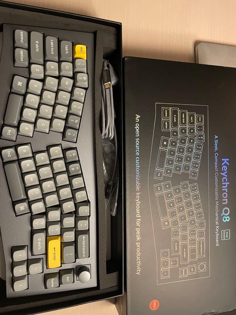 【ほぼ未使用】Keychron Q8 グレー 赤軸 ホットスワップ