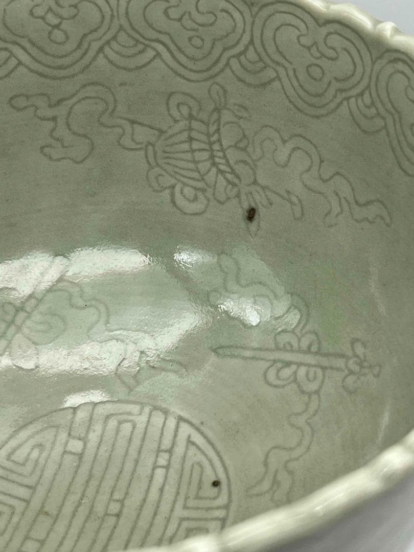 清雍正時代　青磁暗刻花卉輪花大鉢　【旧家蔵出し】 希少貴重 景徳鎮(B-76)