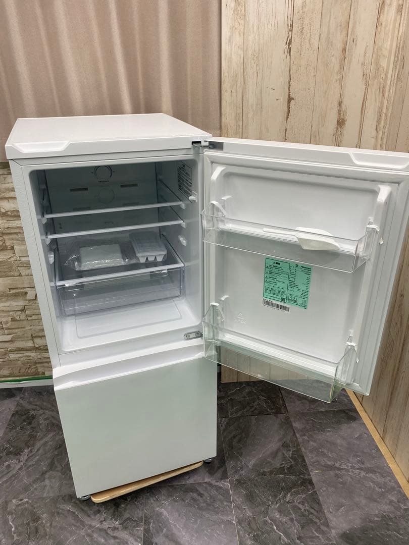【高年式・美品】　ハイセンス　冷凍冷蔵庫 HR-D140KW 25年製
