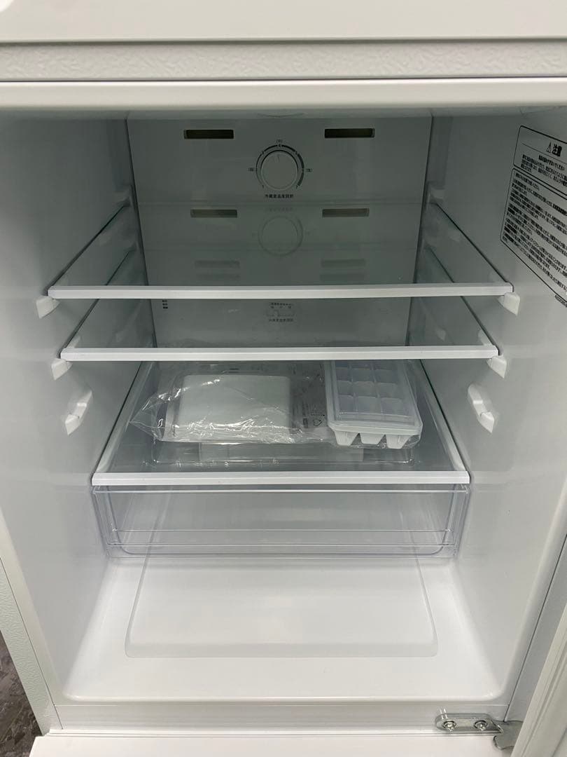 【高年式・美品】　ハイセンス　冷凍冷蔵庫 HR-D140KW 25年製
