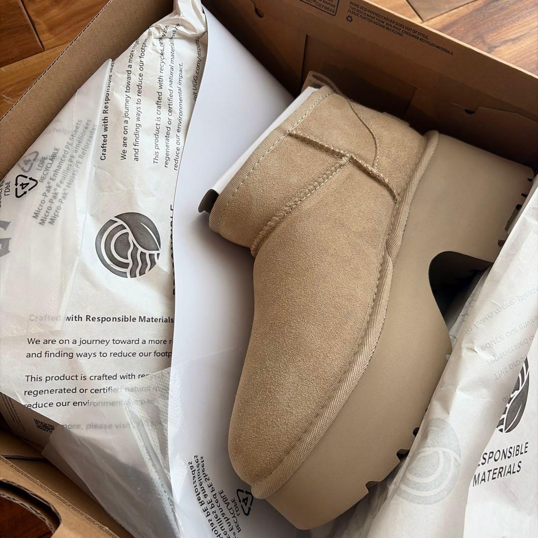 UGG CLASSIC ULTRA MINI NEW ベージュショートブーツ