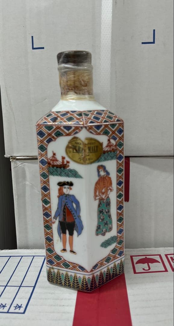 ニッカウイスキー有田焼ボトル600ml 43%