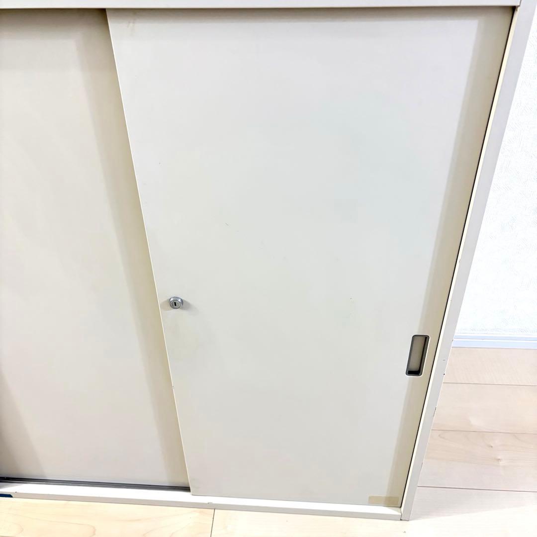 オカムラ　書庫　オフィス　ローキャビネット　キャビネット　A4 鍵付き