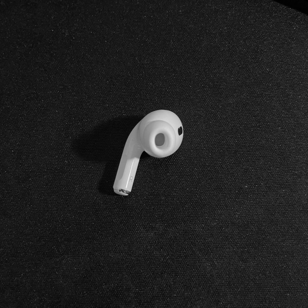 超美品 AirPods Pro第2世代　ライトニング　右耳のみ