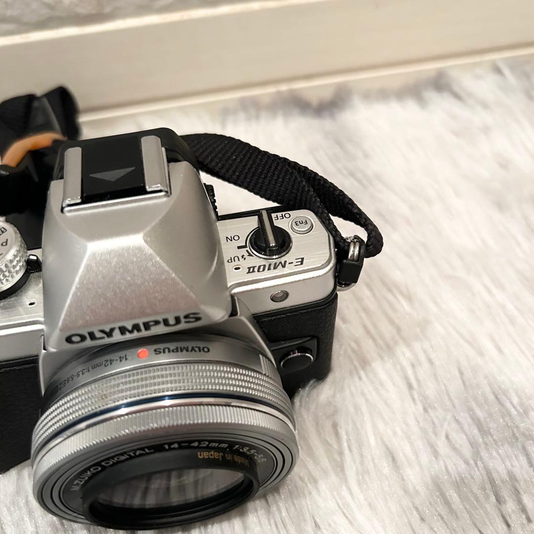 【美品完動品】 OLYMPUS OM-D E-M10 Mark II
