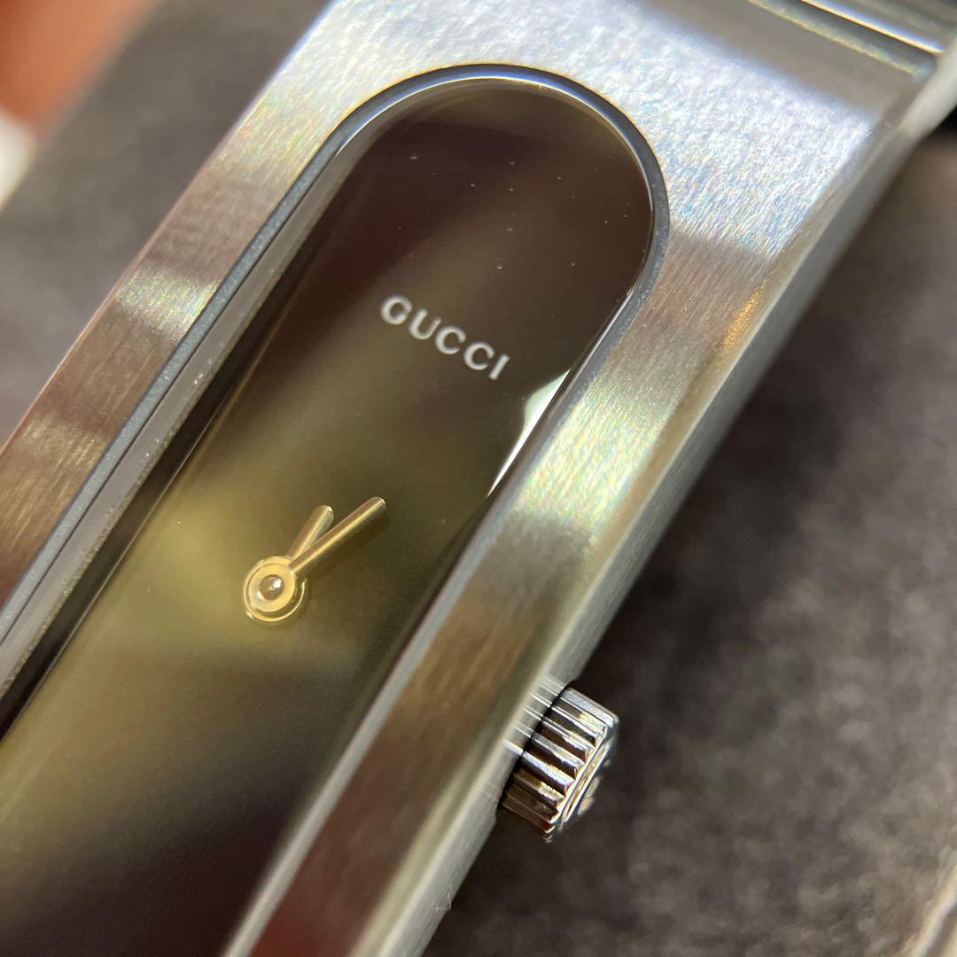 GUCCI 2400S シルバーバングル　文字盤ブラック　箱　カード　タグ付