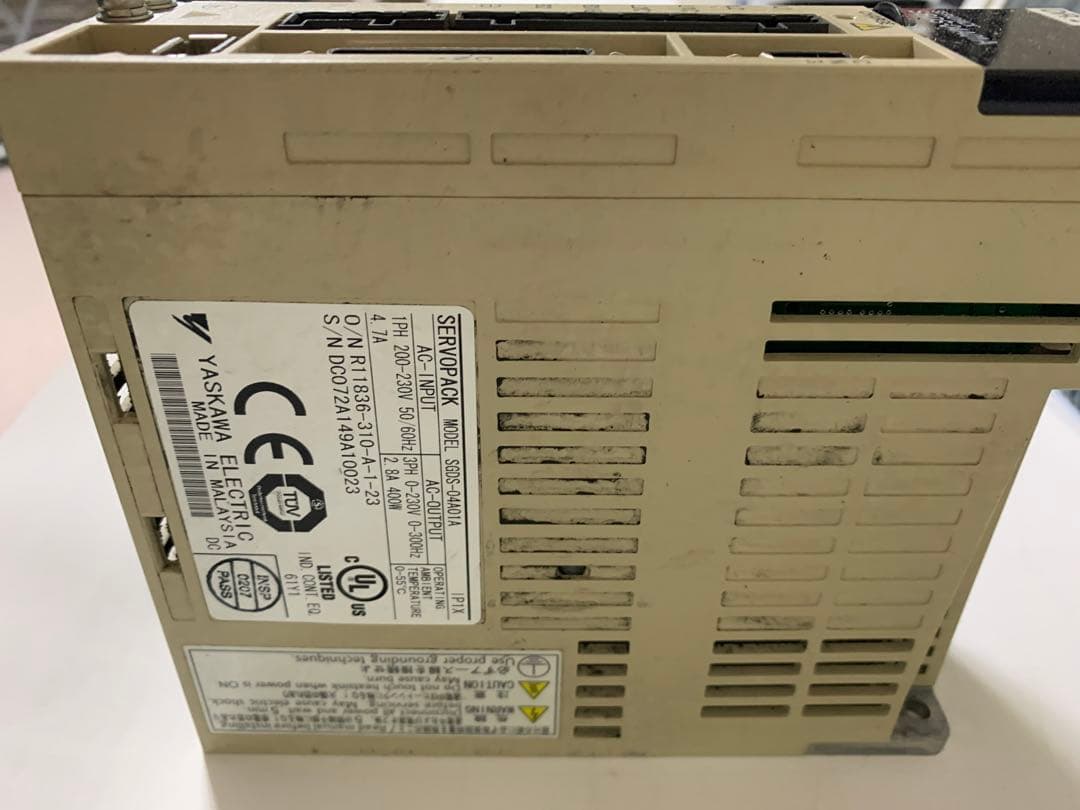 安川電機・ΣⅢ ACサーボアンプSGDS-04A01A 2台