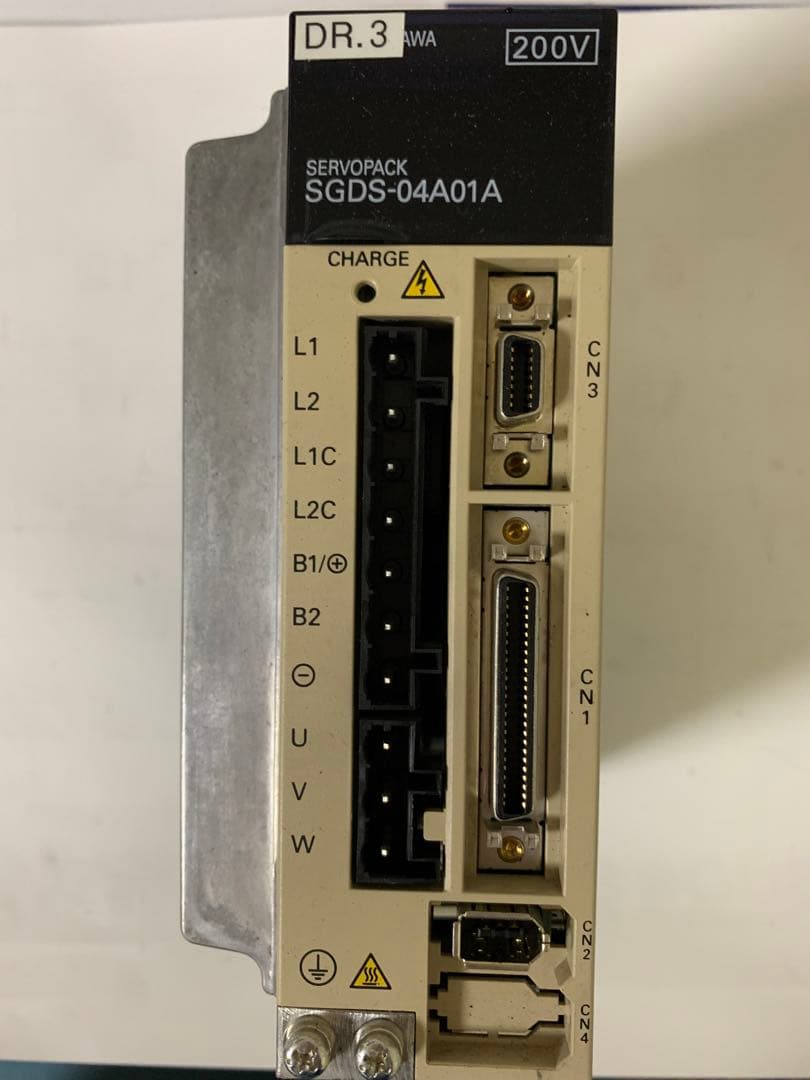 安川電機・ΣⅢ ACサーボアンプSGDS-04A01A 2台
