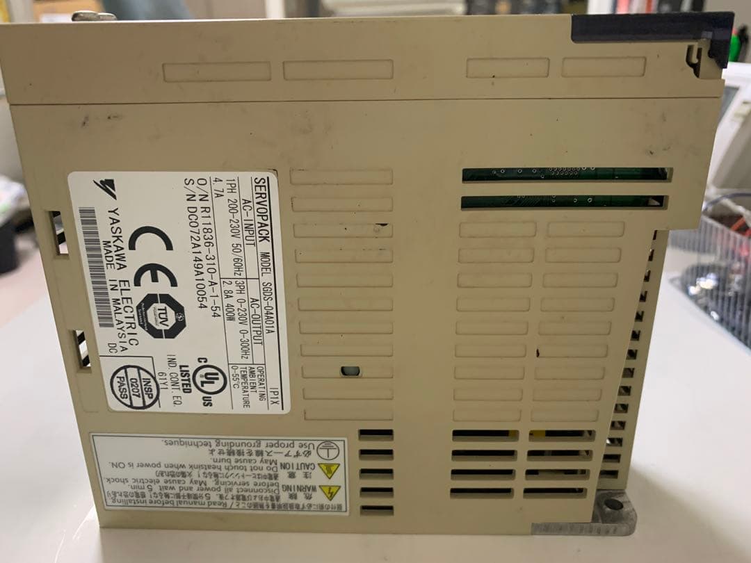 安川電機・ΣⅢ ACサーボアンプSGDS-04A01A 2台