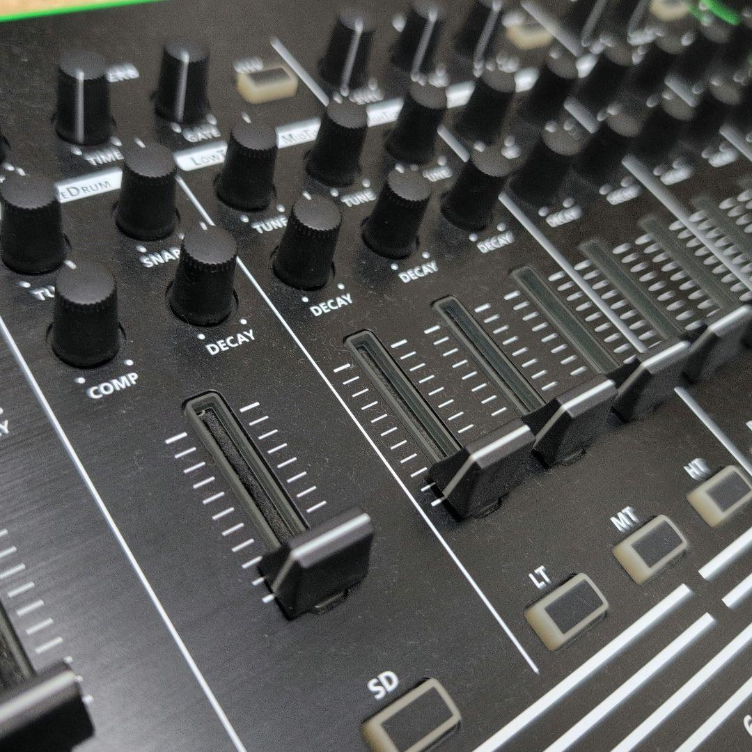 【極美品】【動作確認済】★取説、箱あり★ Roland TR-8