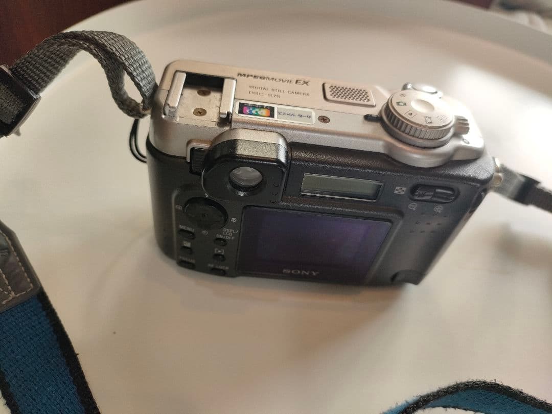 SONY Cyber-shot DSC-S75 本体のみ　電源入ります。