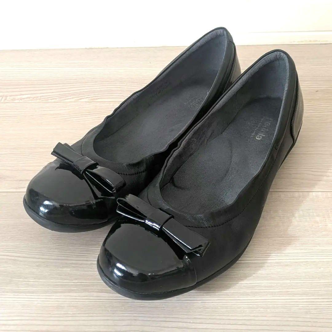美品✨ペダラ エナメル フラットシューズ 24.0 2E リボン ブラック