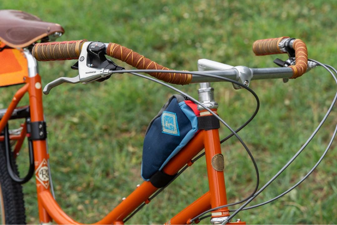 アクセサリー BLUE LUG AMW top tube whale bag
