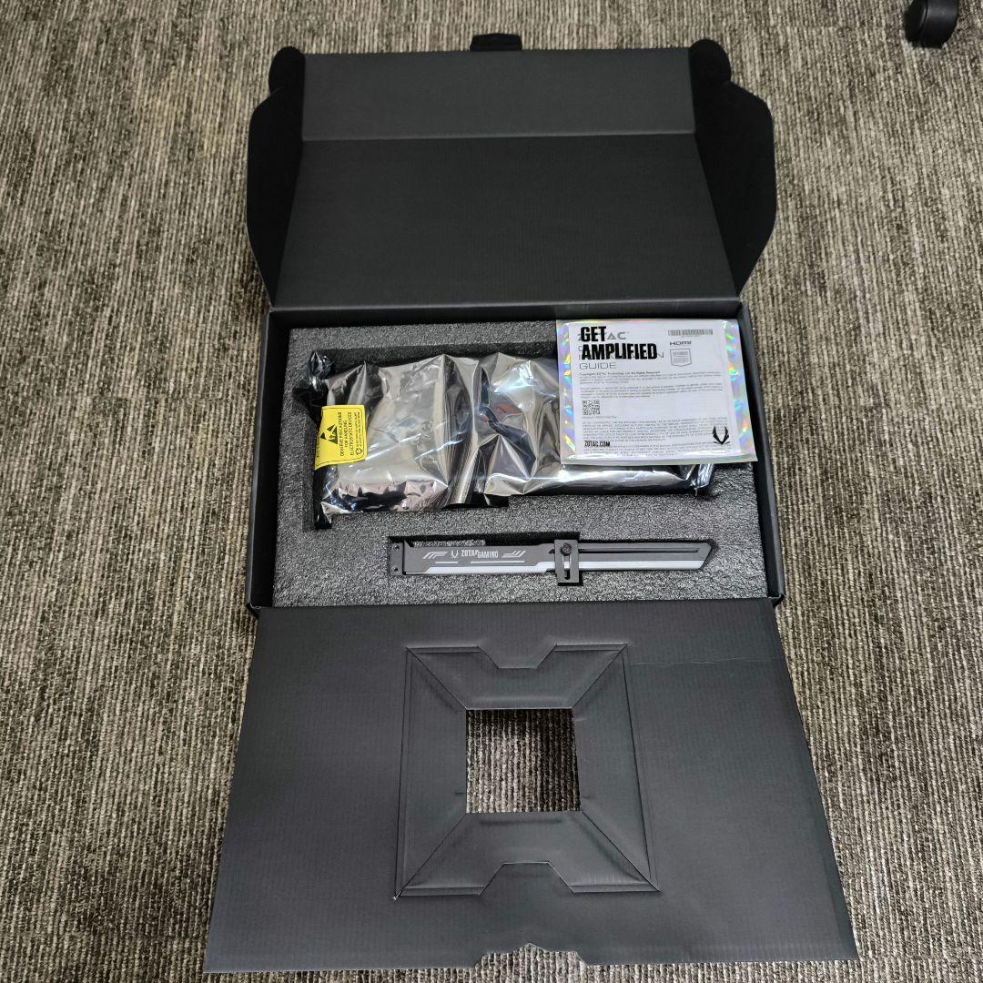 ZOTAC GAMING GeForce RTX 3070 Ti（外箱破れあり）