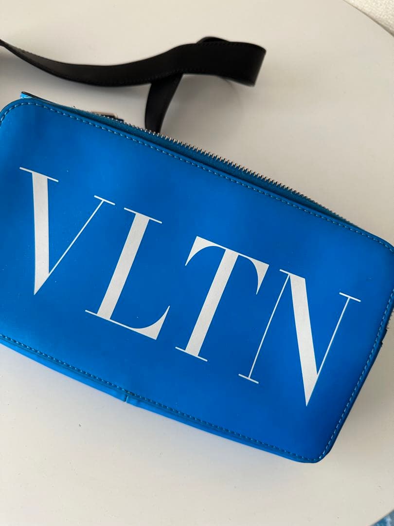 VLTN 青 ショルダーバッグ　ヴァレンティノ　ボディバッグ