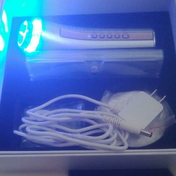 超音波イオン入出EMS RF LED マルチ複合美顔器