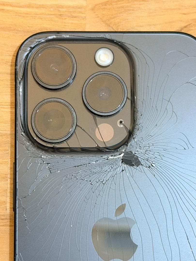 【背面割れ】iPhone15Pro 128GB ブラックチタニウム SIMフリー