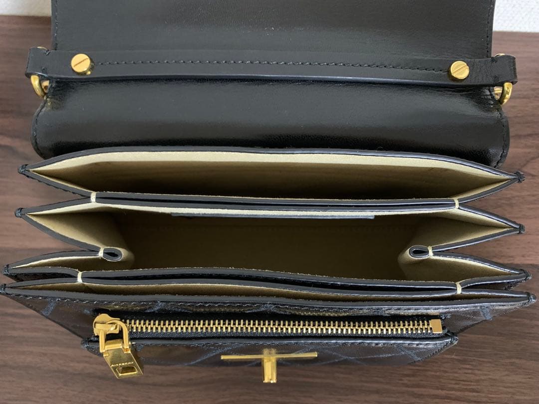【miiii】GIVENCHY ジバンシィ GV3ショルダーバッグ