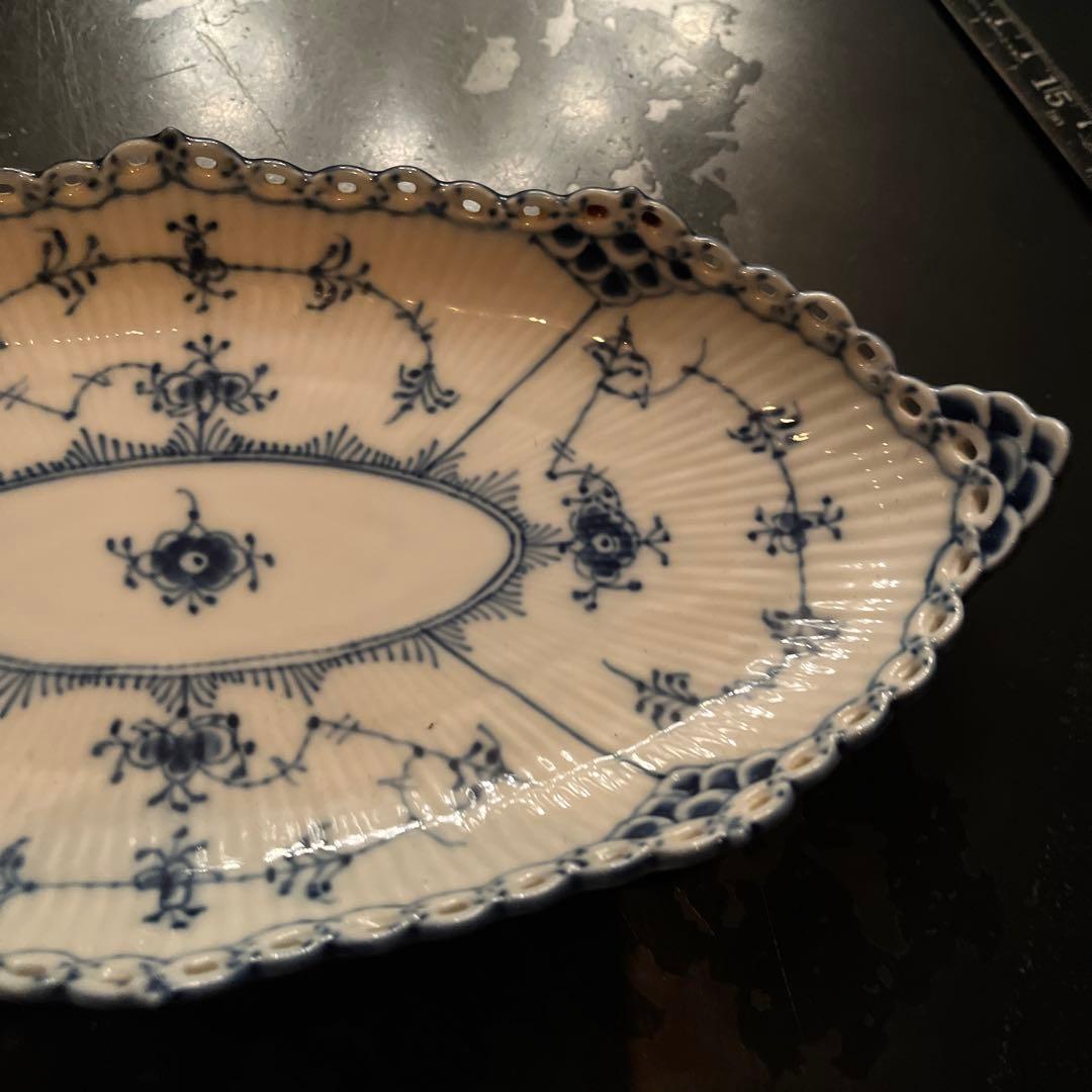 ロイヤルコペンハーゲン　ブルーフルーティッド 楕円皿　周りに透かし模様あり