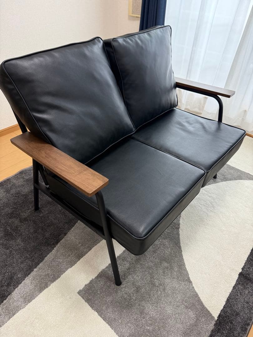 ブラック 2人掛けソファ モダンデザイン