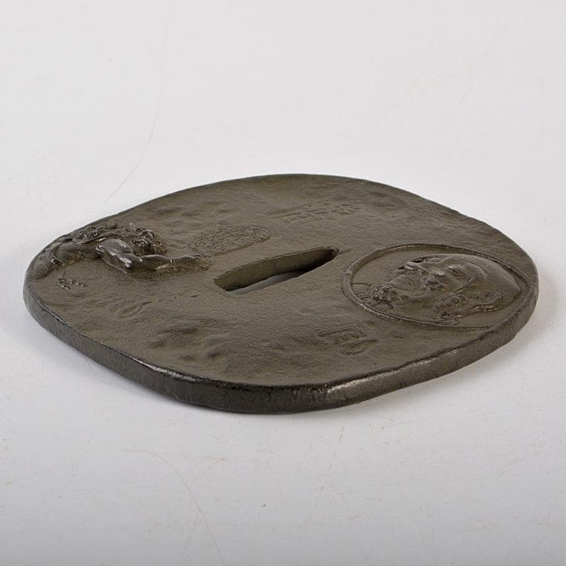 武具　刀装具　古鉄　達磨図　鍔　在銘　N　6404