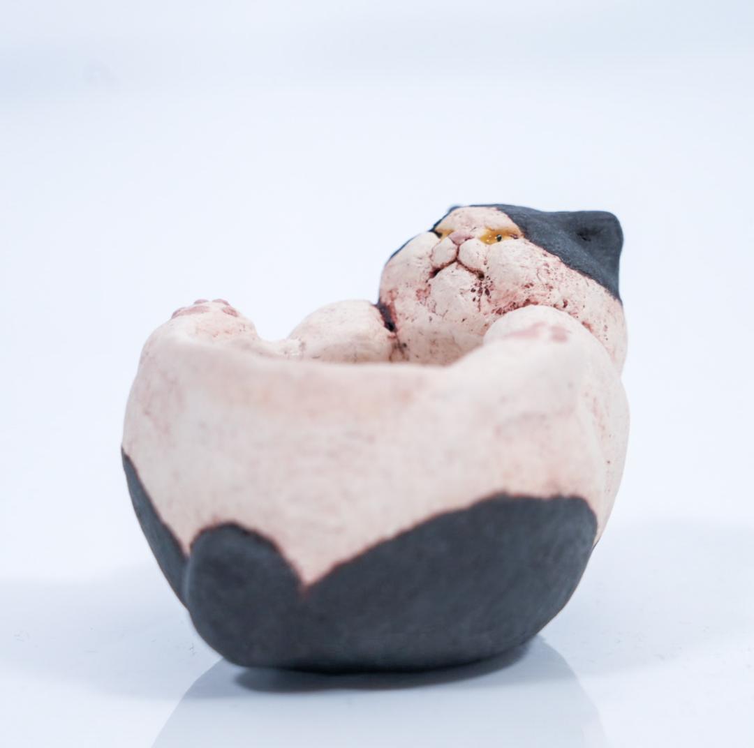 白亜器★猫口（にょこ）ハチワレ猫　ぐい吞み／小鉢★作家物・一点物・希少