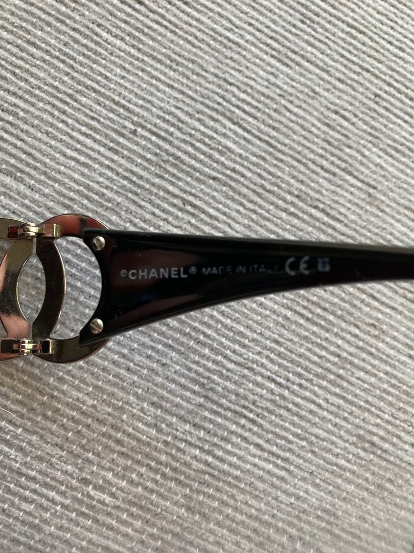 CHANELサングラス　希少シルバー色