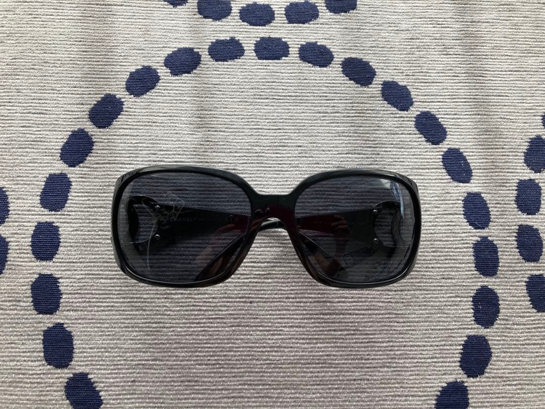 CHANELサングラス　希少シルバー色