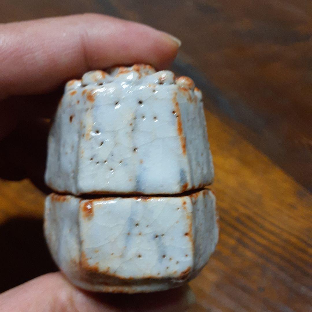 幻の桃山絵志野菊文香合