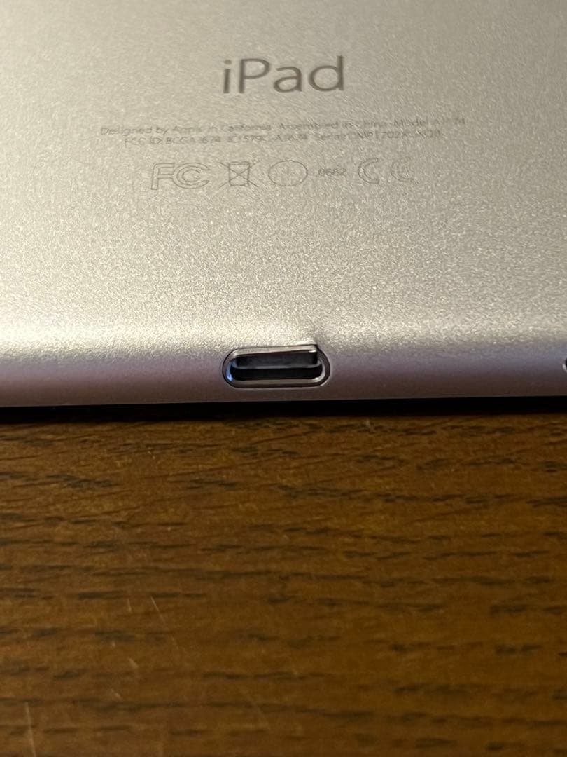 【SIMロック解除済み】 9.7インチ iPad Pro（2016） 256GB