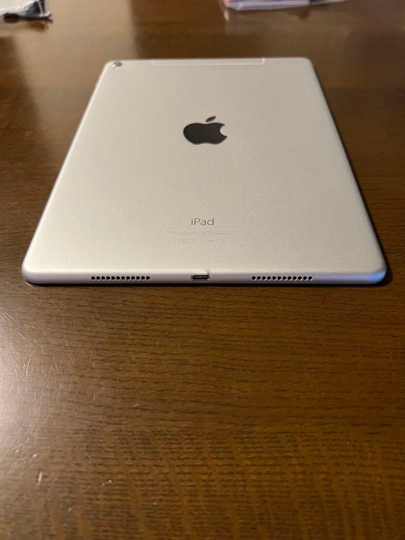 【SIMロック解除済み】 9.7インチ iPad Pro（2016） 256GB