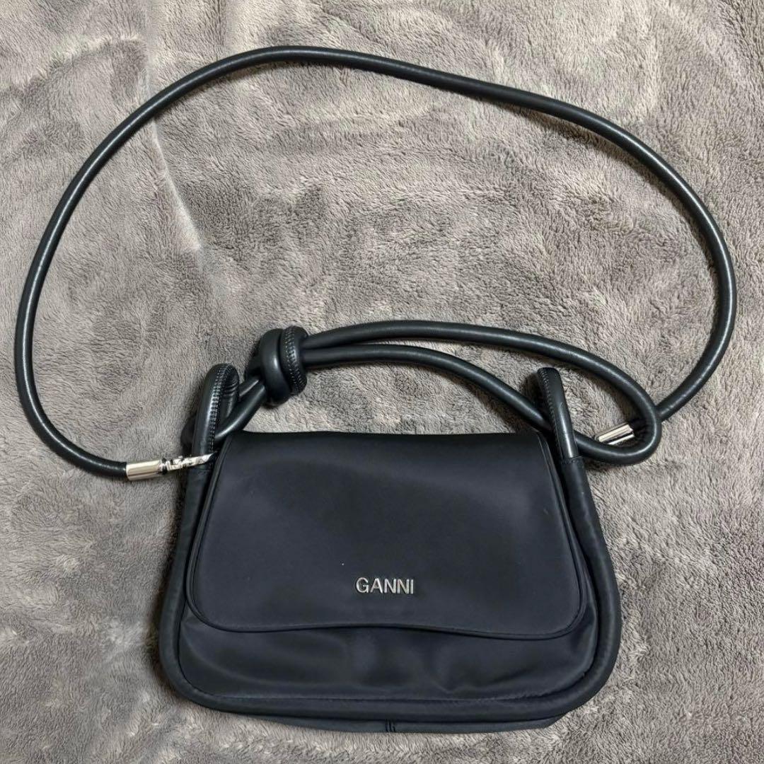 バッグ GANNI KNOT FLAP OVER HAND BAG BLACK
