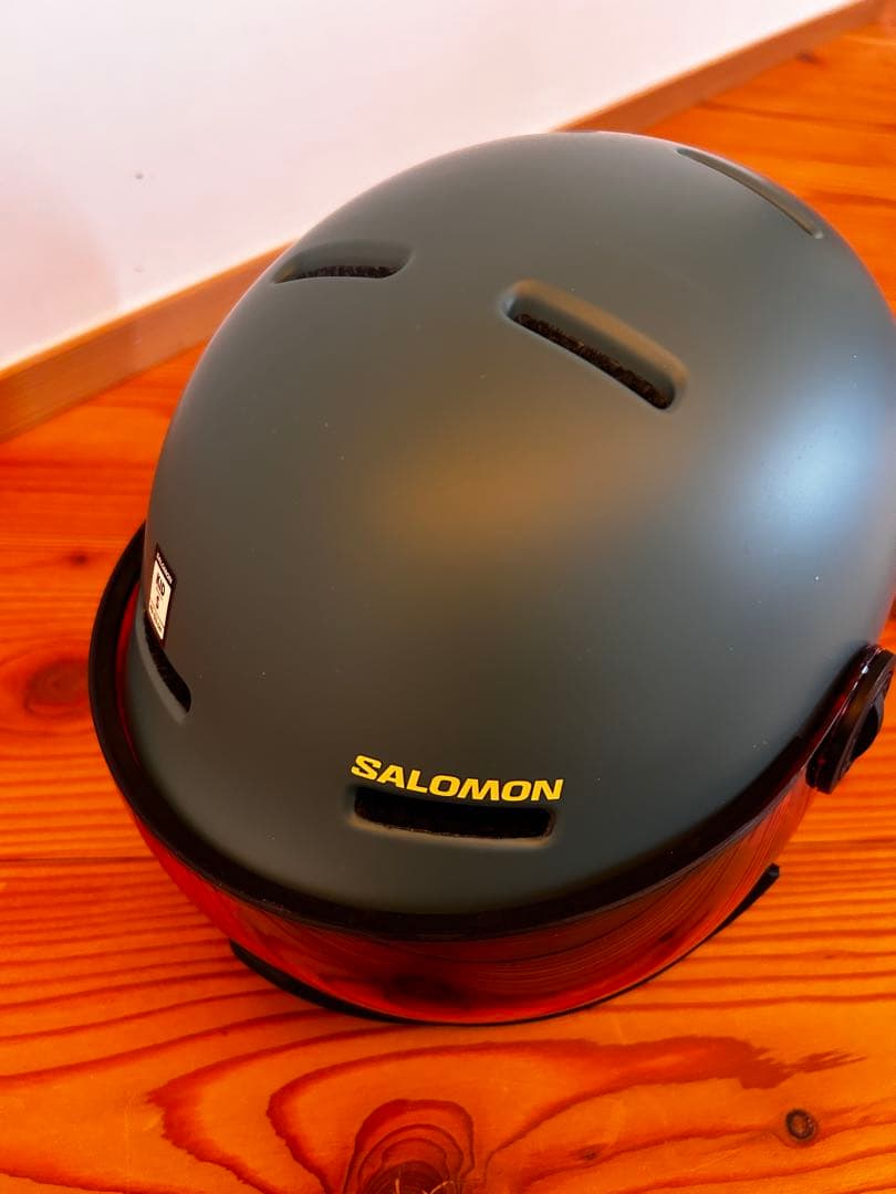 【極美品】SALOMON キッズヘルメット　Sサイズ49-53cm バイザー付き