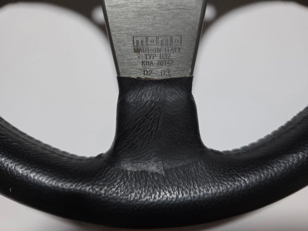 MOMO　ステアリング　MOMORACE　モモレース　32パイ　ホーンボタン付き