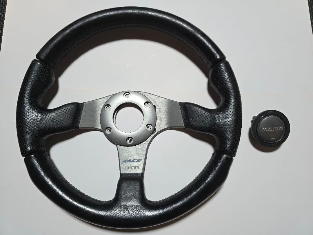MOMO　ステアリング　MOMORACE　モモレース　32パイ　ホーンボタン付き