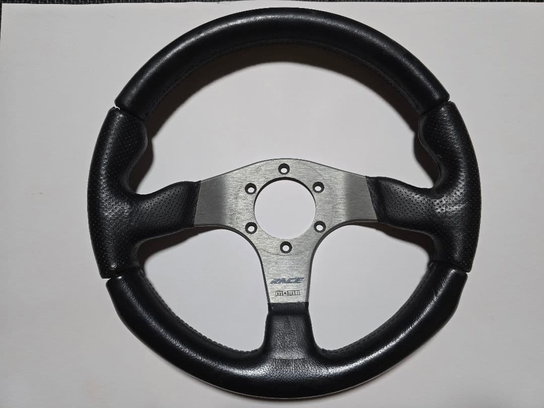 MOMO　ステアリング　MOMORACE　モモレース　32パイ　ホーンボタン付き