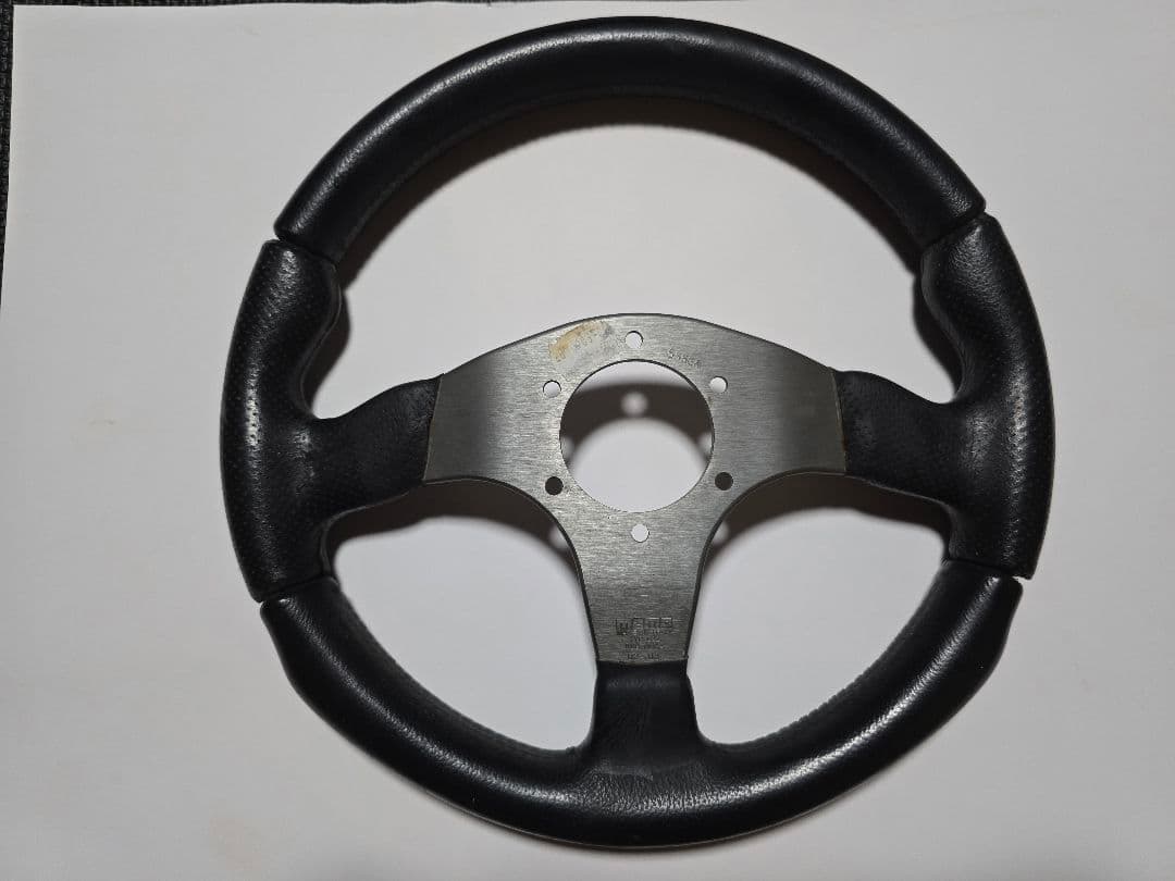 MOMO　ステアリング　MOMORACE　モモレース　32パイ　ホーンボタン付き