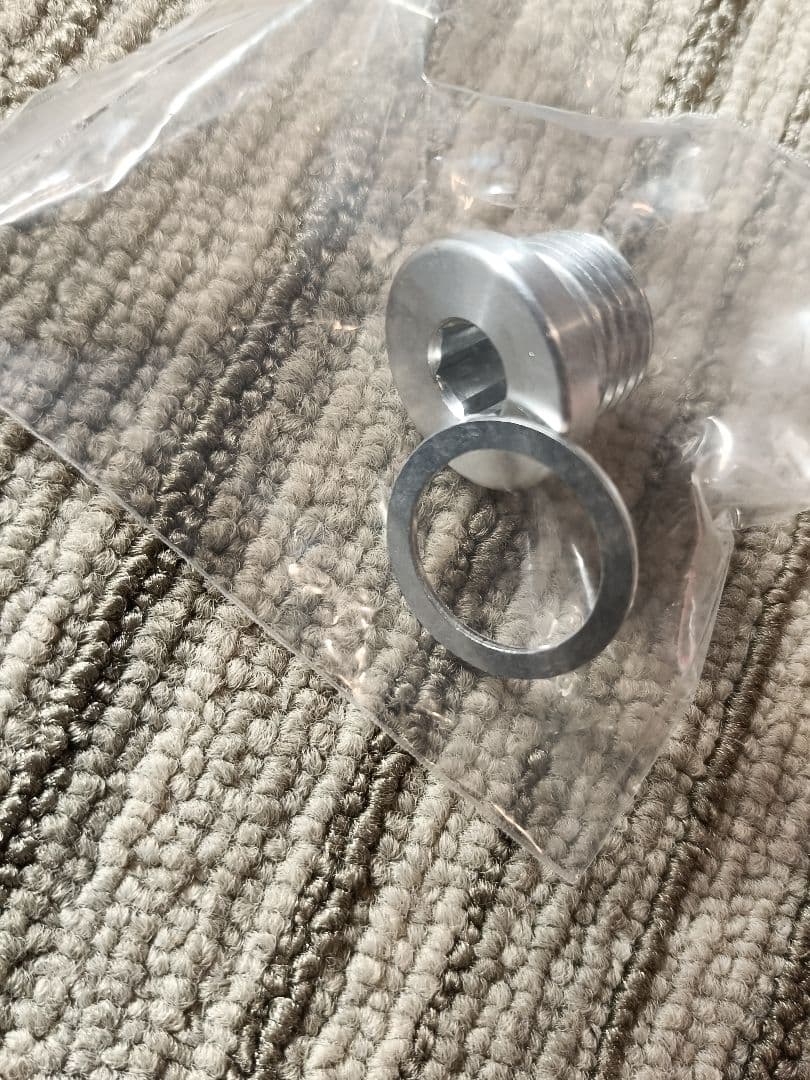 【未使用品】ポルシェ　ボクスター（９８７型）オイルフィルタ、プラグ、ドレンボルト